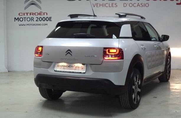 Left hand drive CITROEN C4 CACTUS 1.2 VTI SHINE